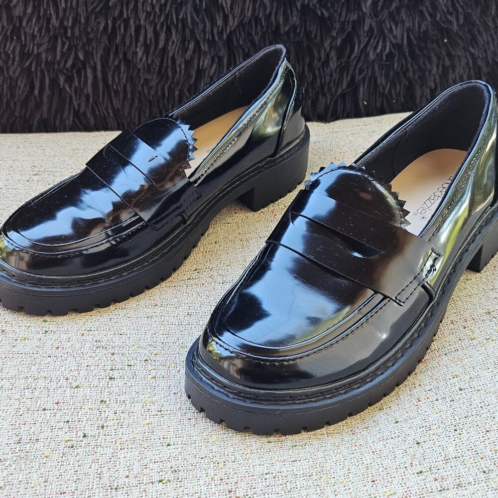 Shoedazzle Women Black slip-on loafer Corena flat chunky sole Size 7